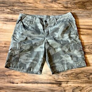 NWOT Sonoma Women’s Size 14 Camouflage Shorts